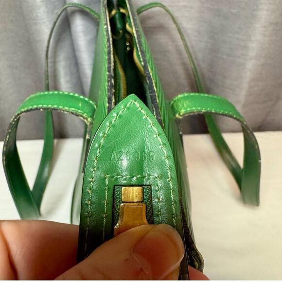 Louis Vuitton St Jacques GM Handbag
Green Epi Leather - Picture 15 of 15